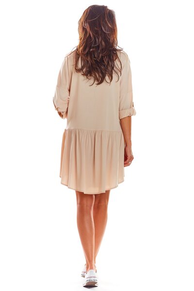 Luźna koszulowa sukienka w beżowym kolorze
