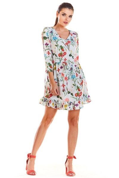 Luźna kwiecista sukienka z dekoltem do szpica