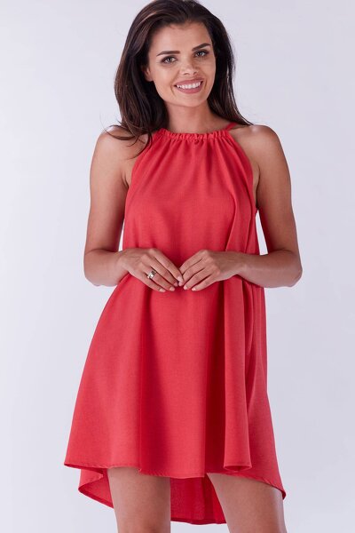 Luźna różowa sukienka wiązana na karku