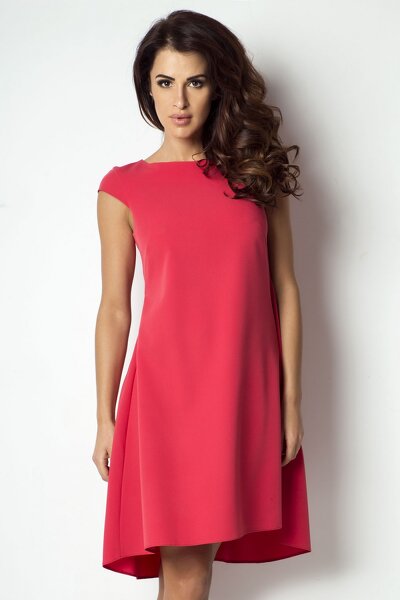 Luźna sukienka o asymetrycznym fasonie