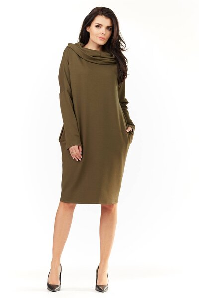 Luźna sukienka o fasonie tuby w kolorze khaki