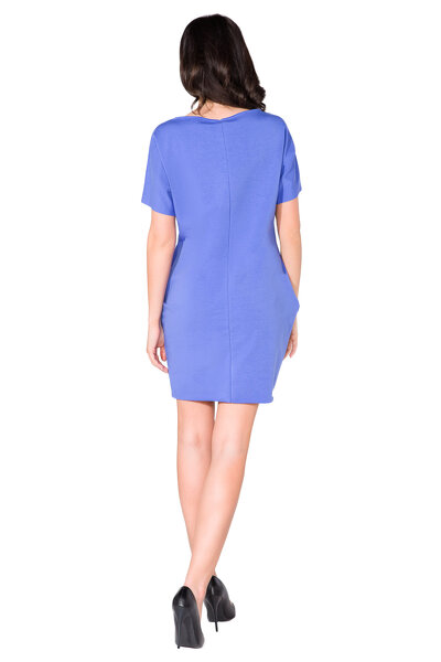 Luźna sukienka w kolorze borówkowym z krótkim rękawem