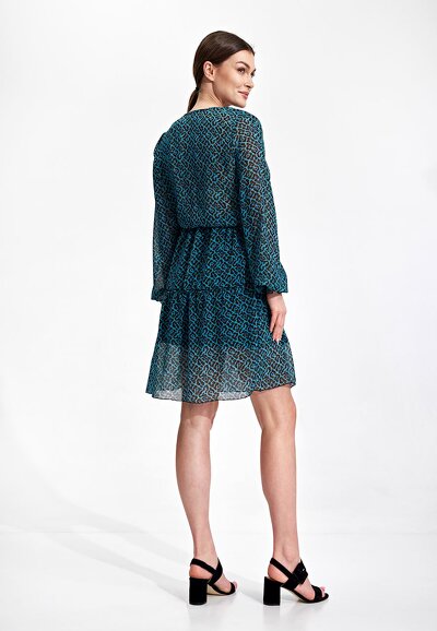 Luźna sukienka w zielonym kolorze z kopertowym dekoltem