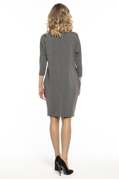 Szara sukienka z kieszeniami po bokach