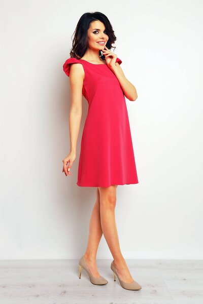 Luźna trapezowa sukienka w różowym kolorze