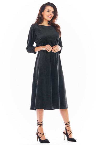 Luźna welurowa sukienka w czarnym kolorze