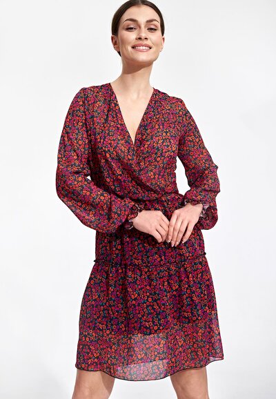 Luźna wzorzysta sukienka z kopertowym dekoltem