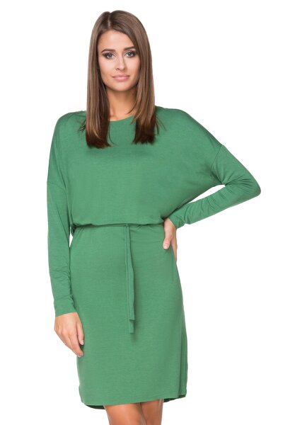 Zielona sukienka wiązana w pasie