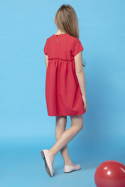 Malinowa letnia sukienka z marszczeniem pod biustem