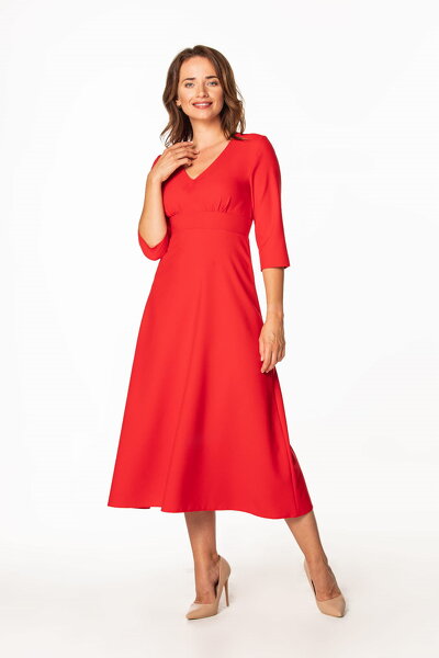 Malinowa sukienka maxi z dekoltem do szpica