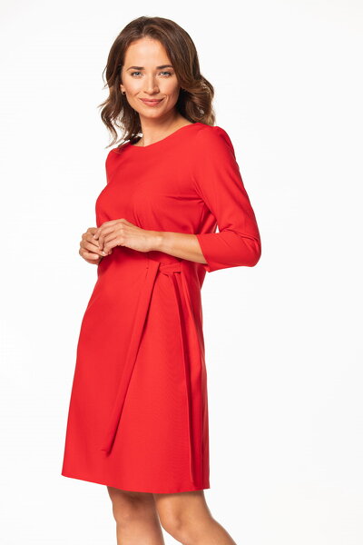 Malinowa sukienka midi z wiązaniem z boku