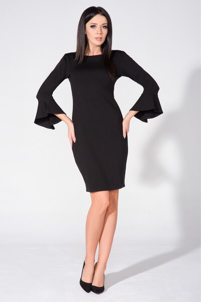 Czarna sukienka z długimi rękawami z falbanami