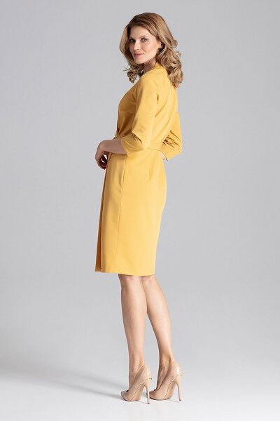 Sukienka z kopertowym dekoltem w kolorze musztardy