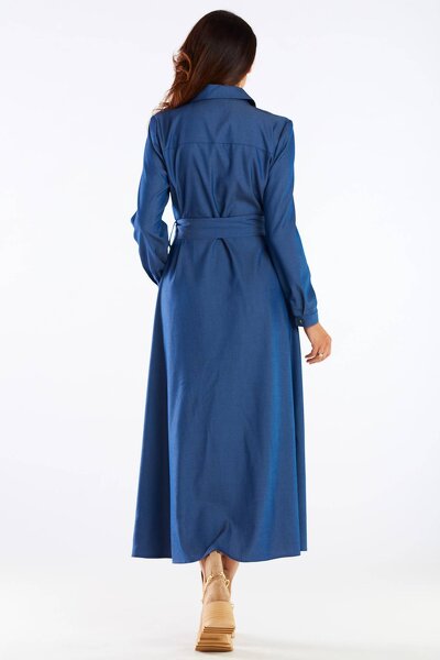 Niebieska długa sukienka o koszulowym fasonie