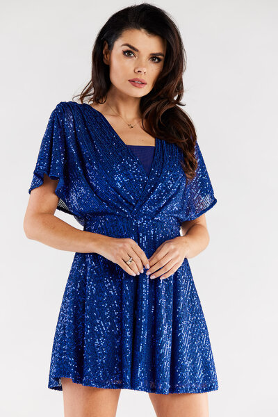 Niebieska sukienka z cekinami z wcięciem na plecach