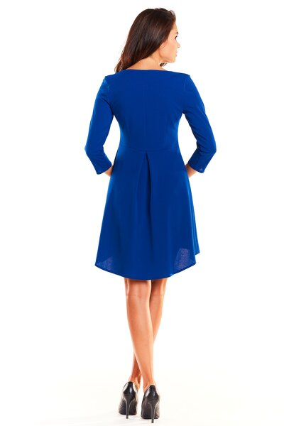 Niebieska sukienka midi z kontrafałdą na plecach