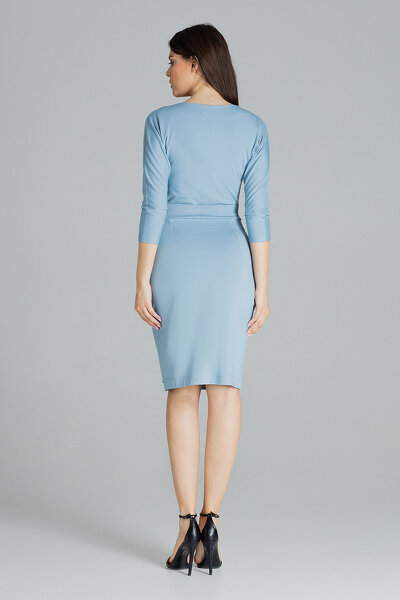 Niebieska sukienka z kopertowym dekoltem