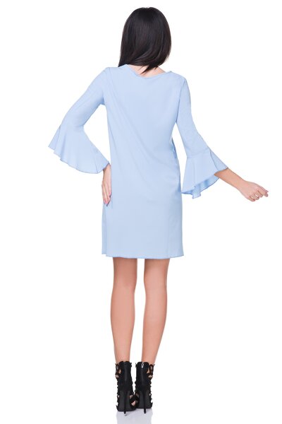 Błękitna sukienka midi z półokrągłym dekoltem