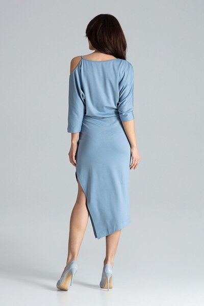 Sukienka midi z rozcięciem po jednej stronie w niebieskim kolorze