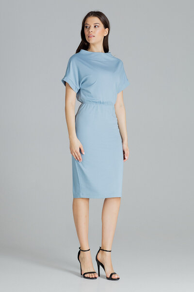 Niebieska sukienka z wszytą gumką w pasie