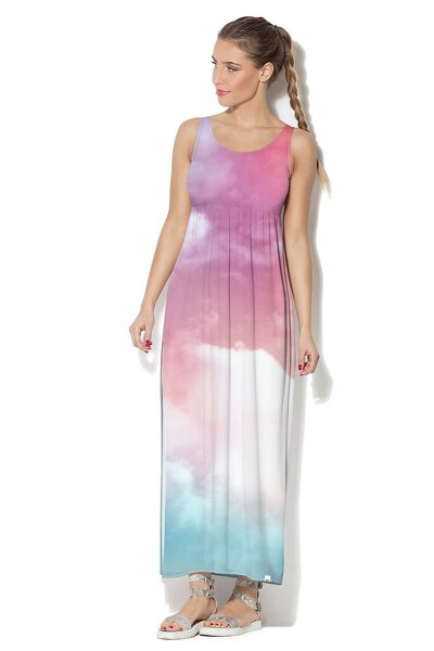 Odcinana pod biustem sukienka w kolorowe chmurki