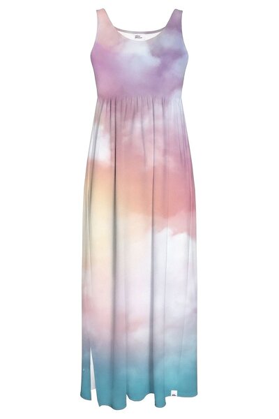 Odcinana pod biustem sukienka w kolorowe chmurki