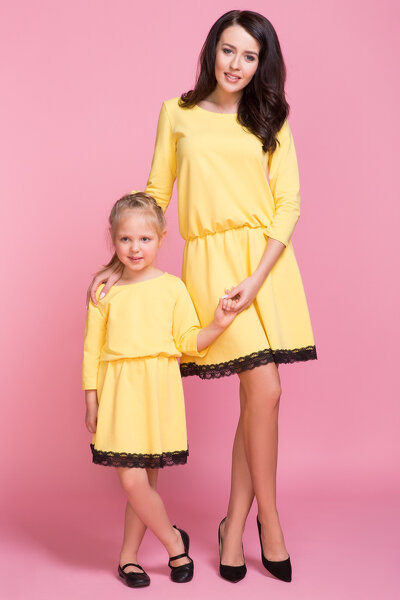 Żółta sukienka z gumką w pasie z kolekcji mama i córka