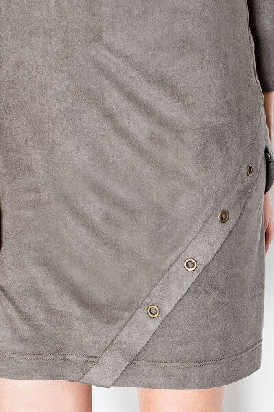 Zamszowa sukienka w oliwkowym kolorze