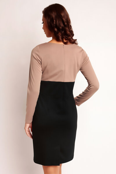 Beżowa ołówkowa sukienka z pasem w talii