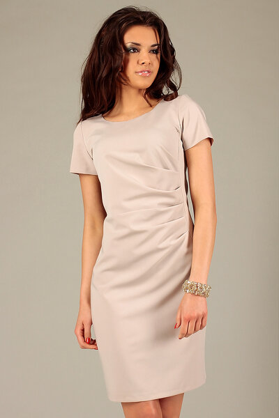 Beżowa ołówkowa sukienka z marszczeniem