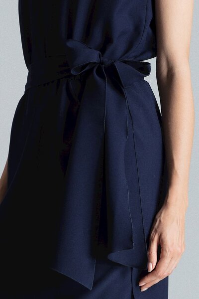 Granatowa sukienka z gumką w pasie