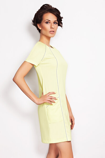 Sukienka z ozdobnymi cięciami w limonkowym kolorze