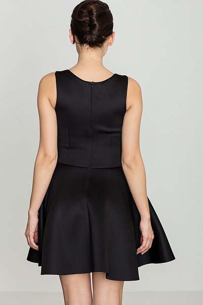 Czarna sukienka z przeźroczystą wstawką na biuście