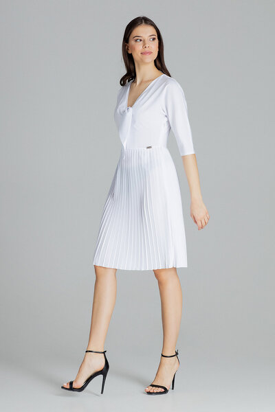 Plisowana sukienka w białym kolorze