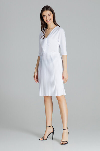 Plisowana sukienka w białym kolorze