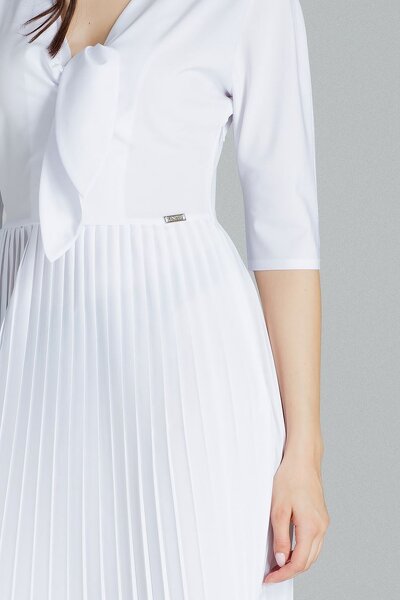 Plisowana sukienka w białym kolorze