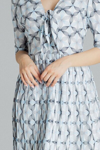 Plisowana sukienka w delikatne kwiaty