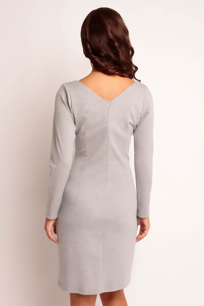 Popielata ołówkowa sukienka z głębokim dekoltem