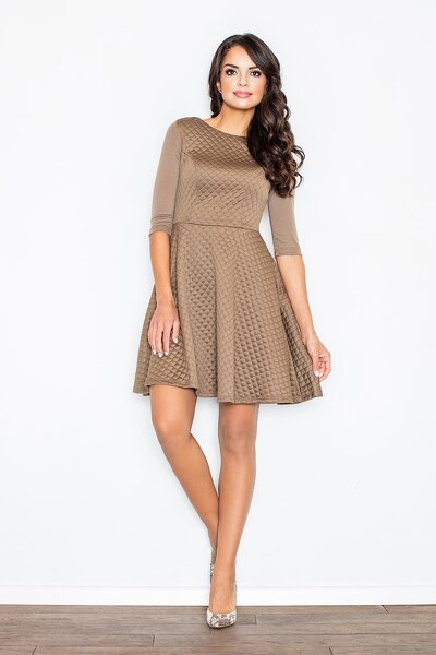 Rozkloszowana sukienka w beżowym kolorze