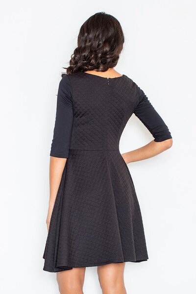 Rozkloszowana sukienka w czarnym kolorze