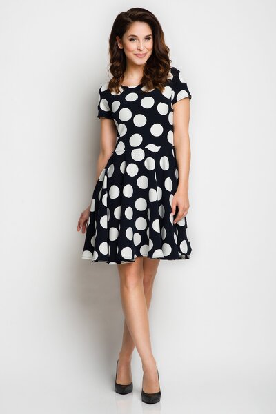 Rozkloszowana granatowa sukienka w białe grochy