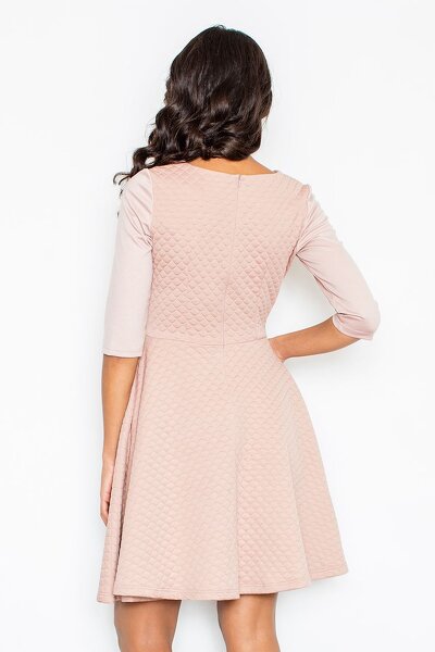 Rozkloszowana sukienka w kolorze różu