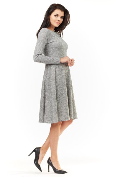 Rozkloszowana sukienka midi w szarym kolorze