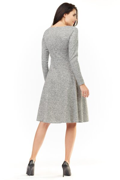 Rozkloszowana sukienka midi w szarym kolorze