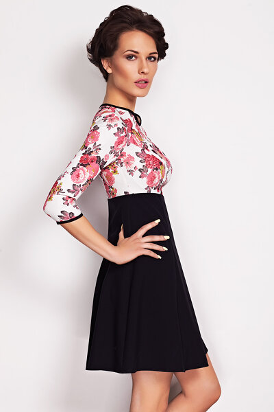 Kwiecisto-czarna sukienka odcinana pod biustem