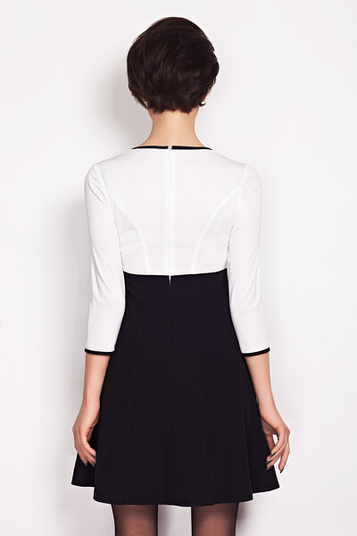 Biała-czarna sukienka odcinana pod biustem