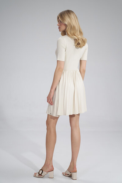 Rozkloszowana sukienka mini w kolorze ecru na lato