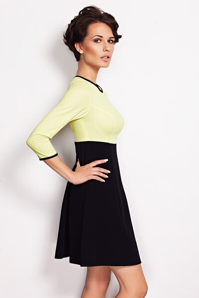 Żółto-czarna sukienka odcinana pod biustem
