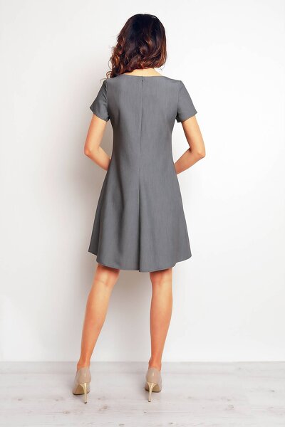 Rozkloszowana sukienka mini w szarym kolorze
