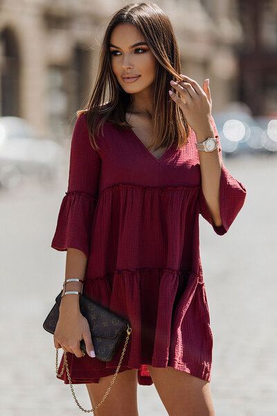 Rozkloszowana sukienka w bordowym kolorze